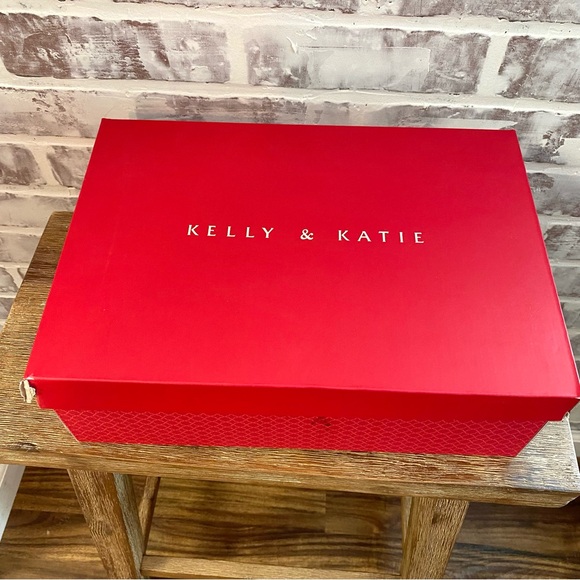 Kelly & Katie • Melicity Sandal • Fawn Beige • Size 8 • Square Toe, Block Heel - Picture 11 of 13